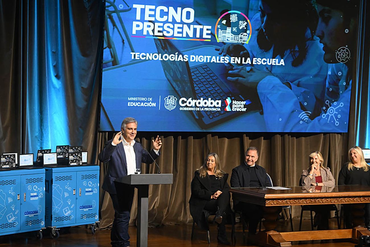 TecnoPresente, una política educativa para acompañar el desarrollo de competencias digitales en estudiantes y docentes.