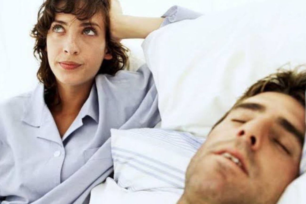 Hablar dormido es un trastorno del sueño conocido como somniloquia y, en la mayoría de los casos, no representa un problema de salud.