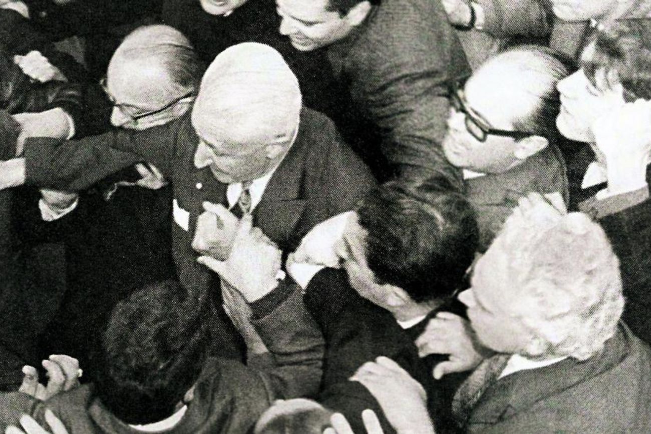 La caída. El derrocamiento de Arturo Illia sucedió en torno a las 5 de la mañana. 