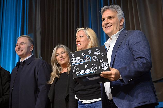 TecnoPresente, una política educativa para acompañar el desarrollo de competencias digitales en estudiantes y docentes.