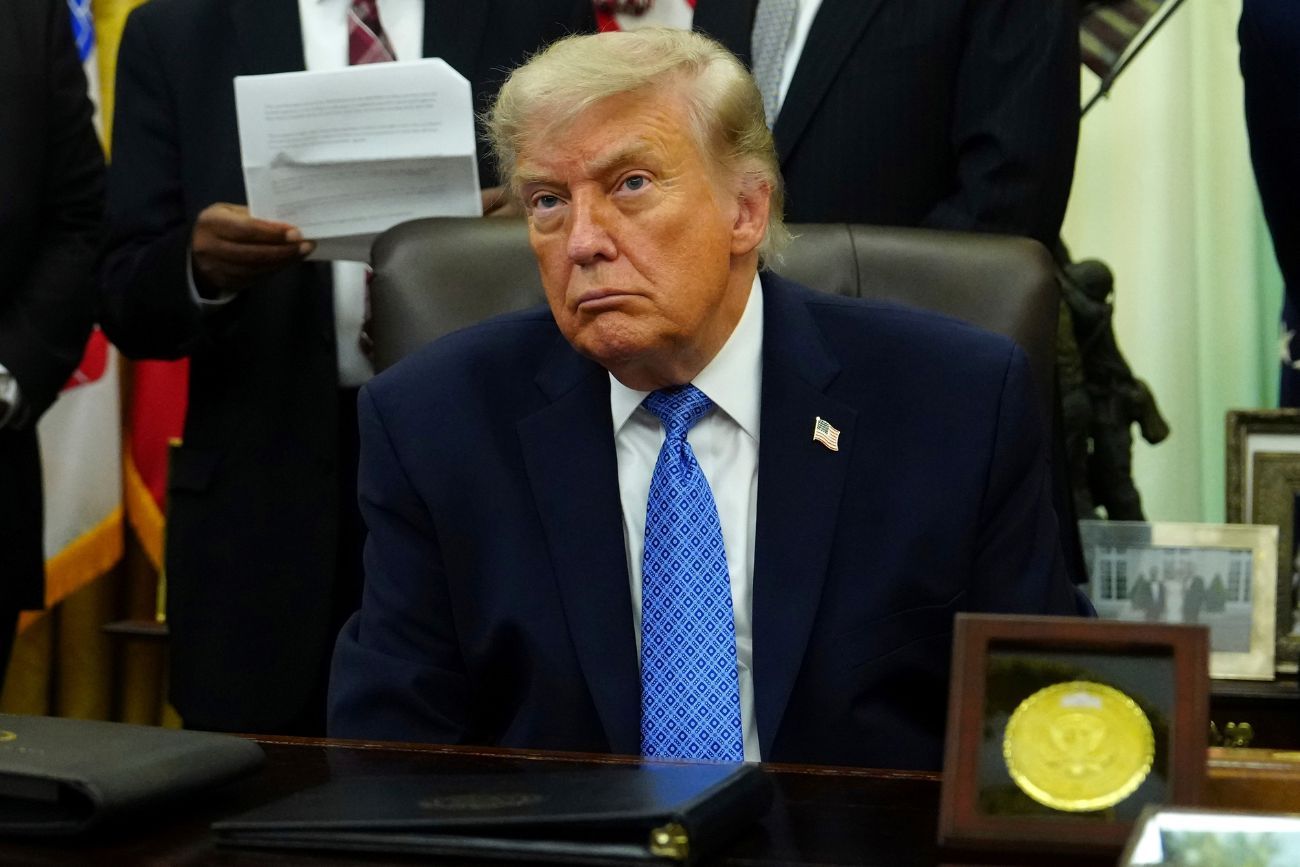 Trump acusó a Irán de violar el alto al fuego tras un ataque a un buque en el estrecho de Ormuz. (AP Photo / Julia Demaree Nikhinson)