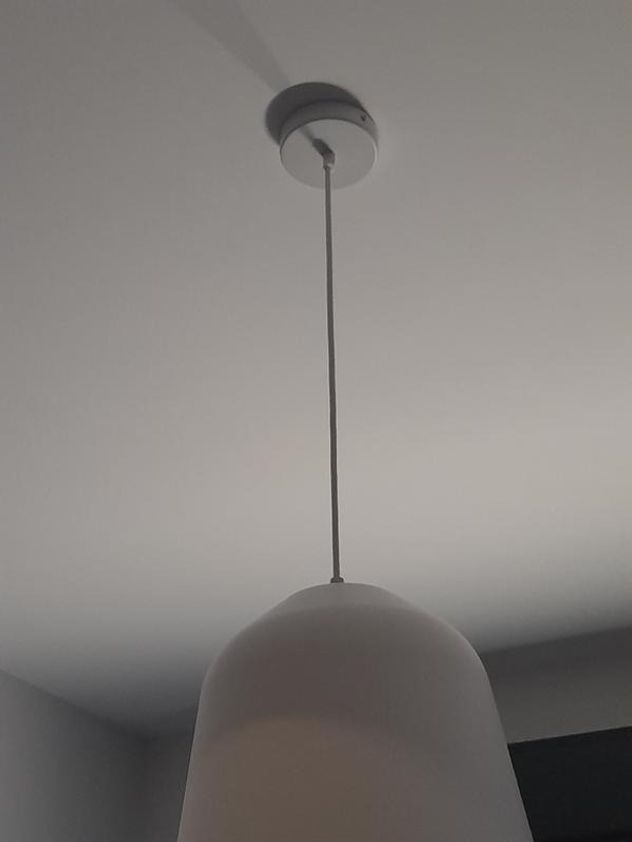 Cuál es el accesorio que oculta los cables a la vista y recomiendan los decoradores.