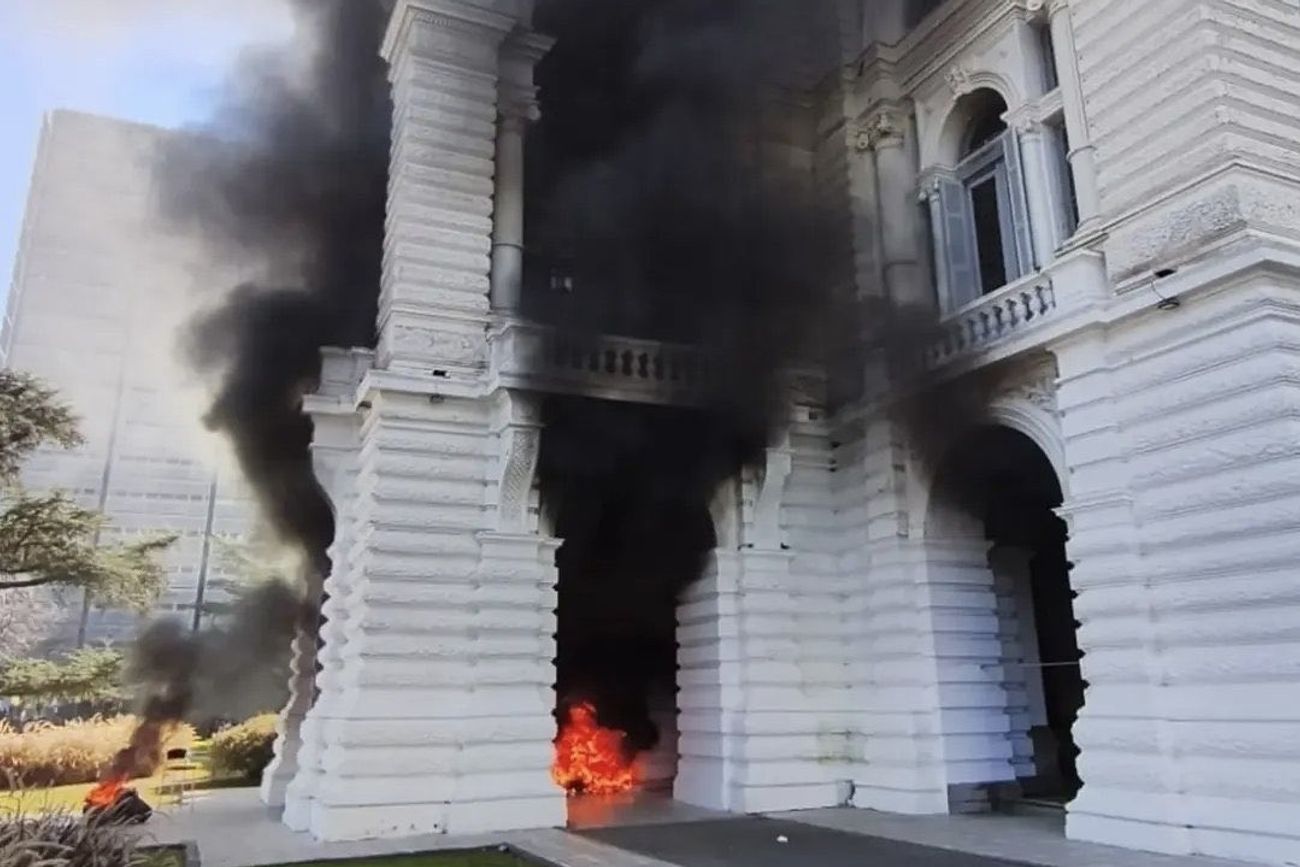 Incendio en la Municipalidad de La Plata.