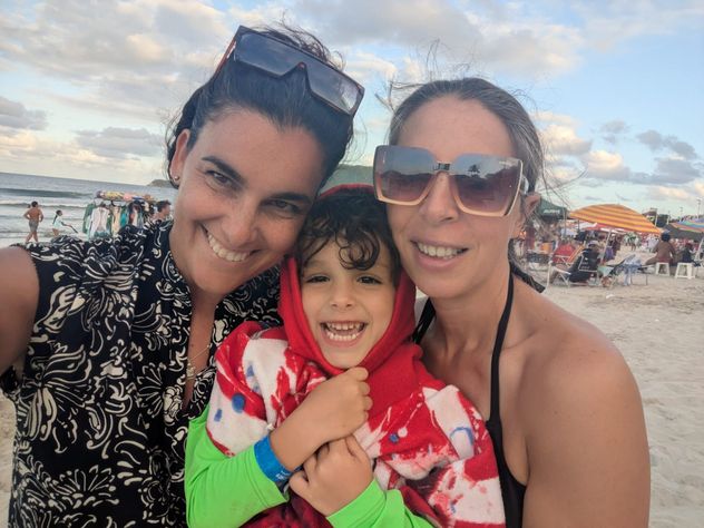 Ana, Celeste y Dante.