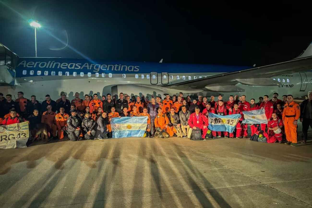 Llegaron a Venezuela los rescatistas argentinos y ya están trabajando en la zona del desastre. 