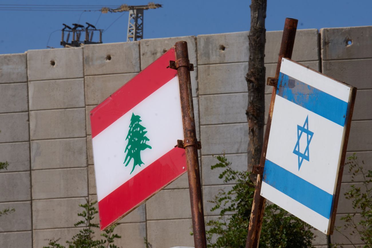 Israel lanzó nuevos ataques en el Líbano mientras Hezbollah rechazó el acuerdo impulsado por EE.UU. (Foto AP / Ariel Schalit)