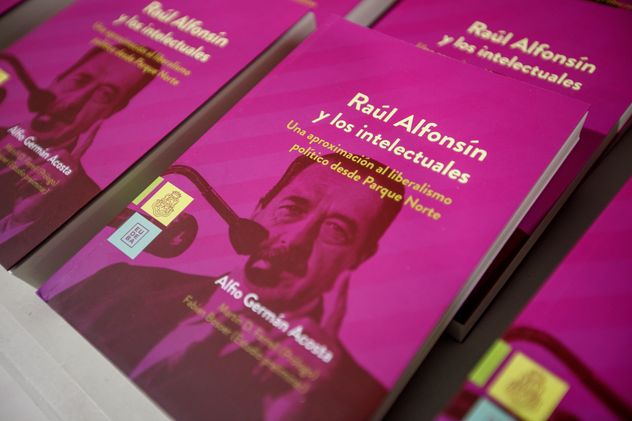 Presentación del libro Alfonsín y los intelectuales, de Alfio Acosta. Participaron Jhon Boretto, Mario Riorda y Juan Manuel González. 