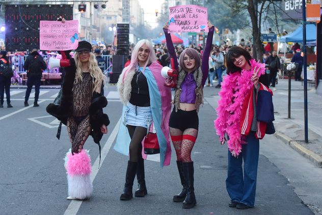 El colectivo LGBTIQ+ marchó contra los crímenes de odio.(Nicolás Bravo / La Voz)