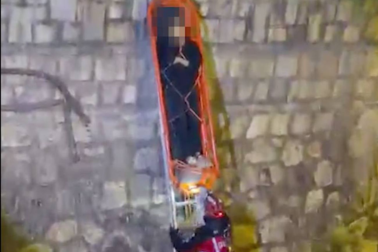 Fue rescatado del cauce. (Policía)
