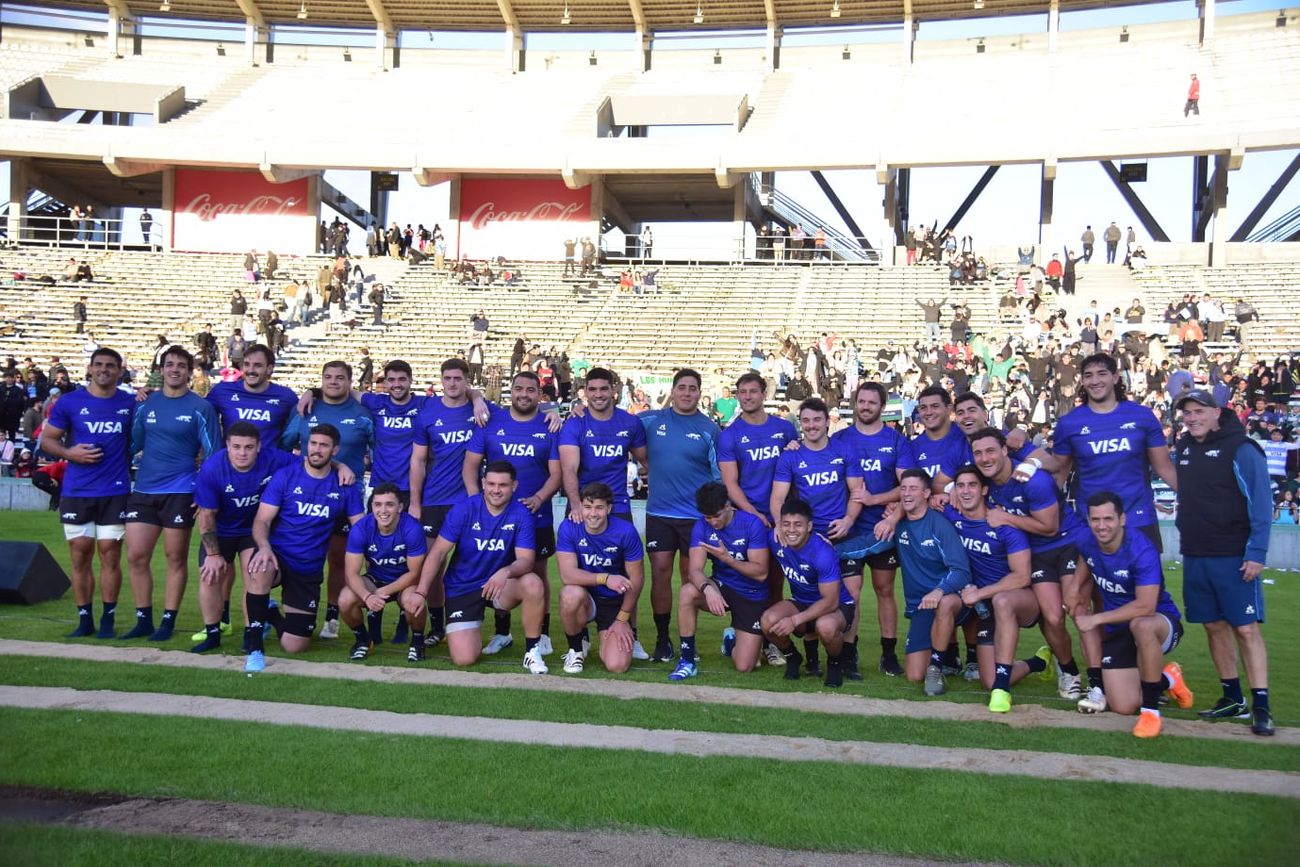 Entrenamiento abierto de Los Pumas en el Estadio Mario Alberto Kempes. 