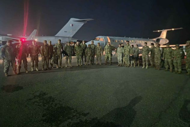 Llegaron a Venezuela los rescatistas argentinos y ya están trabajando en la zona del desastre. 