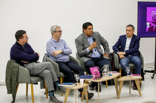 Presentación del libro Alfonsín y los intelectuales, de Alfio Acosta. Participaron Jhon Boretto, Mario Riorda y Juan Manuel González. 