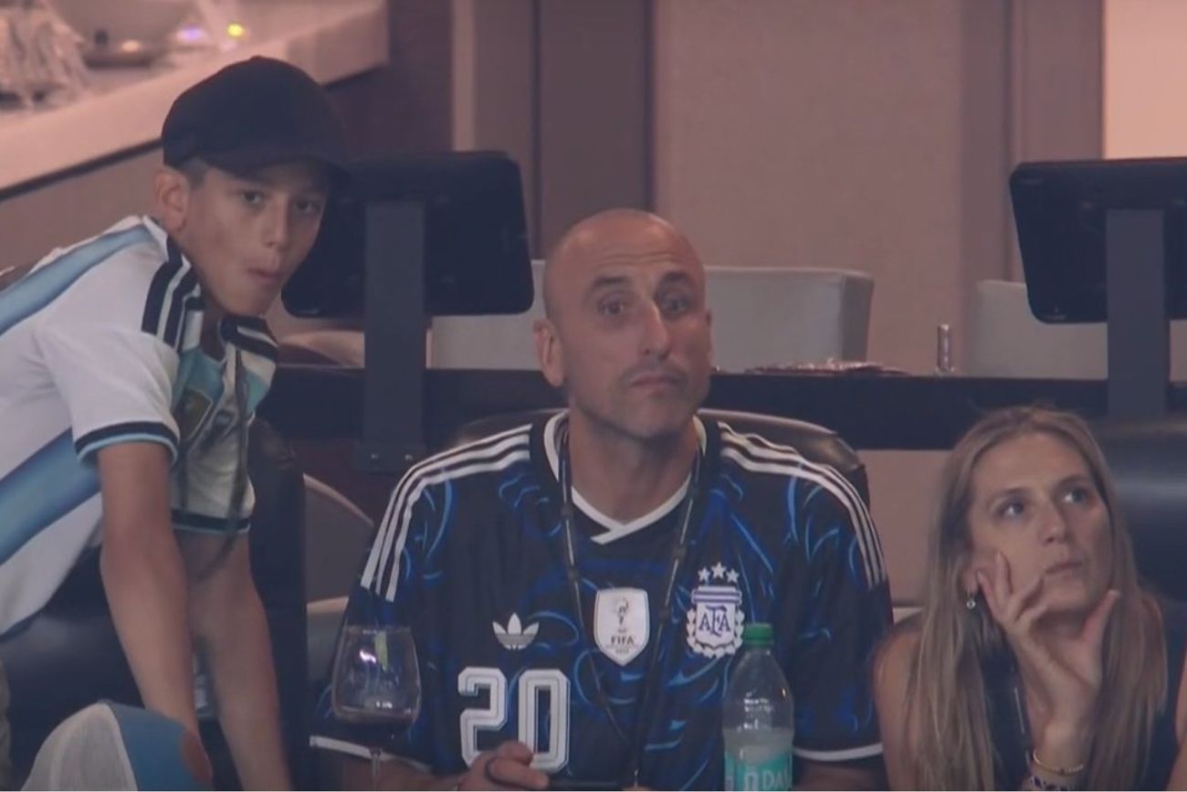 Manu Ginóbili reapareció alentando a la Selección: qué hace hoy, dónde vive y qué hacen sus hijos