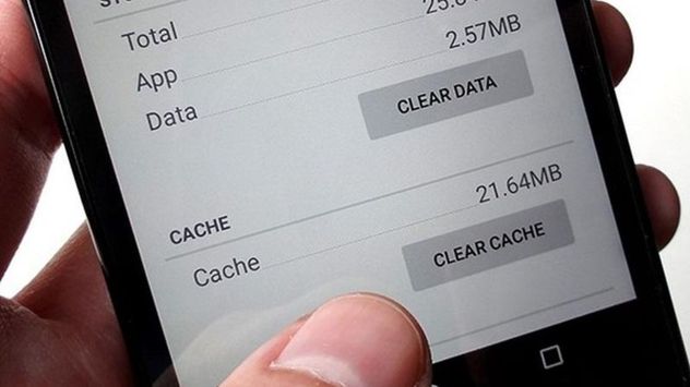 La memoria caché almacena archivos temporales que permiten acelerar el funcionamiento de las aplicaciones y los sitios web.