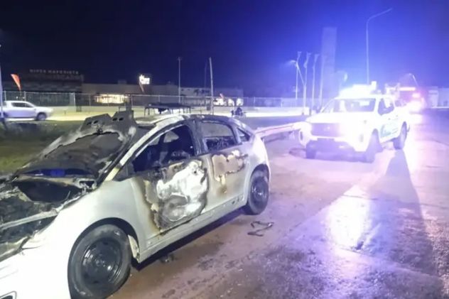 Un auto se incendió en plena ruta nacional 16 durante la madrugada