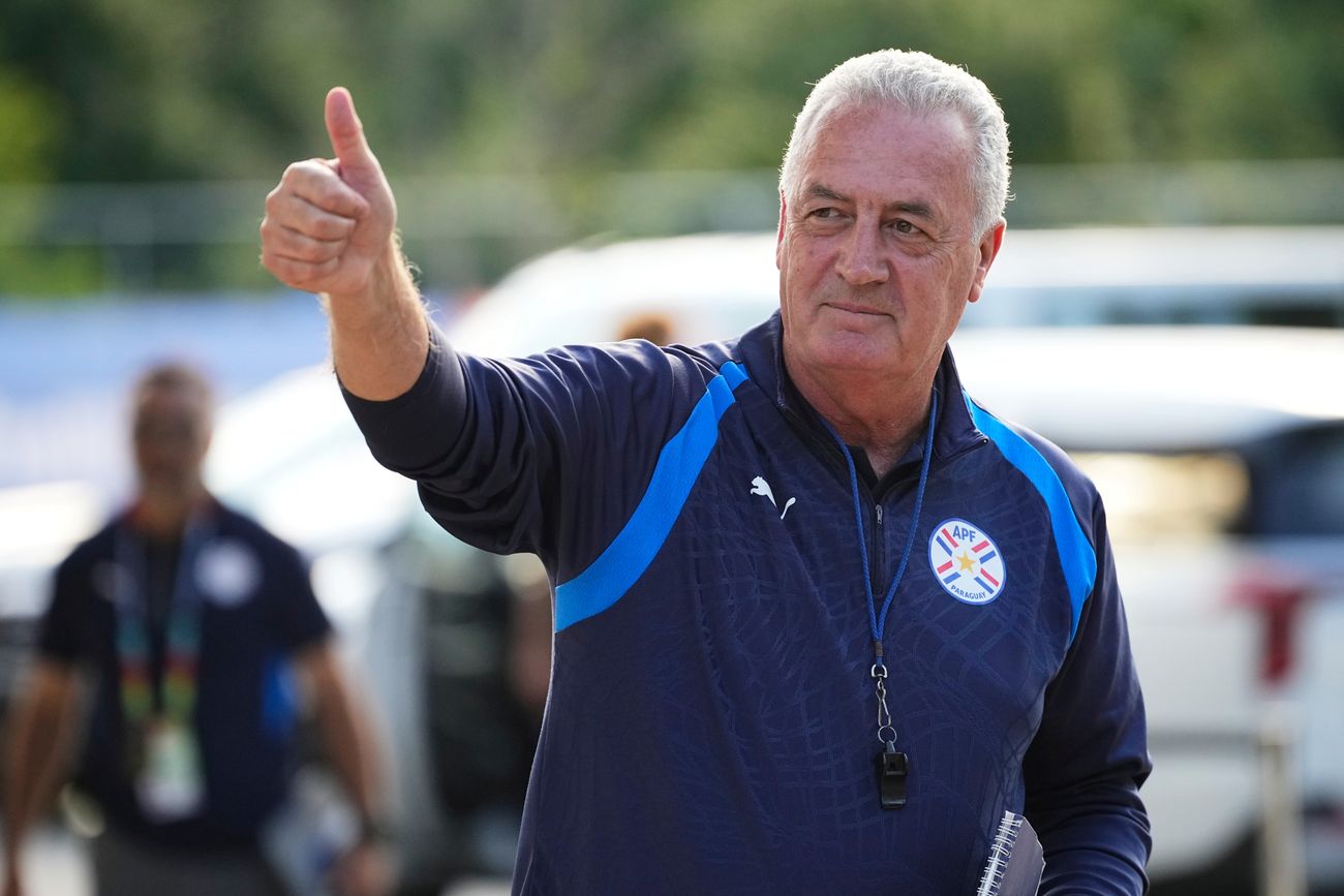 Gustavo Alfaro, el entrenador argentino de Paraguay, que se mide con Alemania por los 16avos. de final del Mundial. (AP)