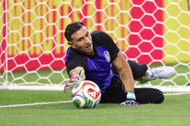 Emiliano Martínez, "Dibu", arquero de la selección argentina que está en los 16avos. de final de la Copa del Mundo. (AP)