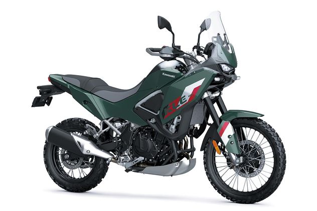e ofrece en tres colores: Pearl Blizzard White (Blanco con chasis verde), Metallic Bluish Green (Verde con chasis gris) y Metallic Carbon Gray/Ebony (Gris Nardo con chasis verde).