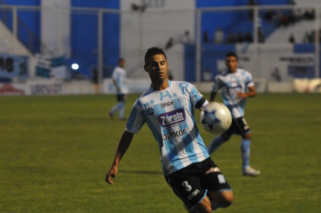  Lucas Trejo jugando para Racing en 2013.