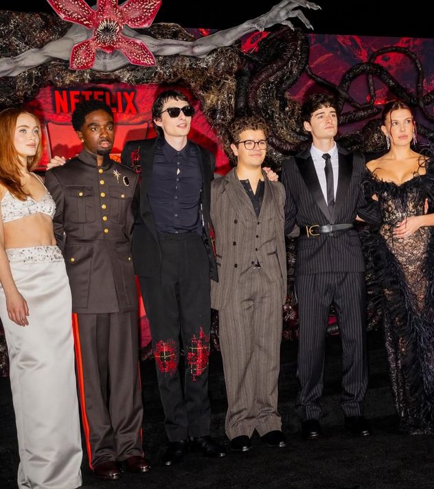 El elenco de Stranger Things en la premiere de la quinta temporada.