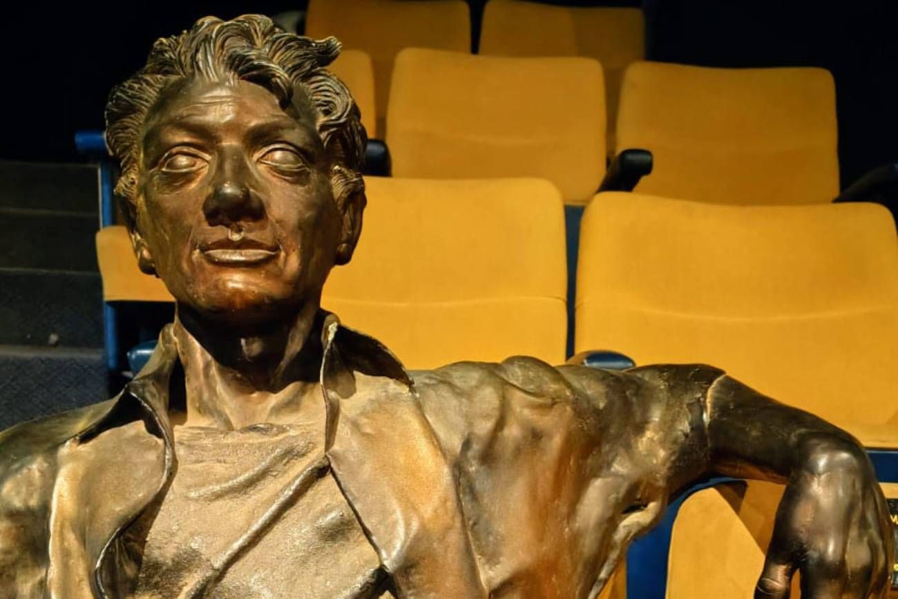 La escultura "Espectador perpetuo" se trasladará desde su residencia habitual, el Cineclub Municipal, al Museo Genero Pérez. (Cineclub Municipal)