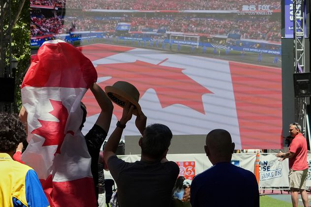 Canadá alcanzó el máximo logro de la historia futbolística del país al clasificar a los octavos de final del Mundial.