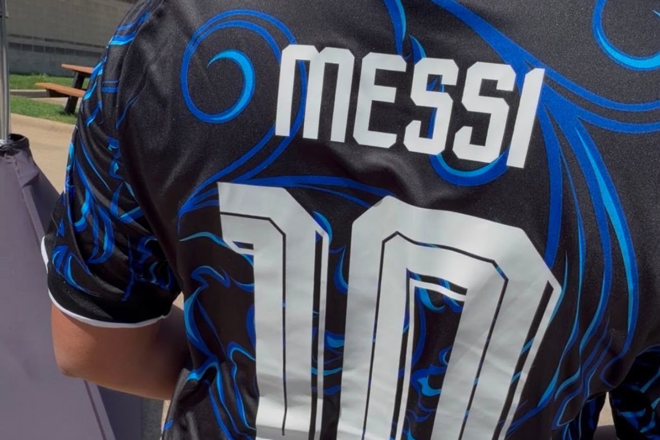 Argentina ya no es solamente un seleccionado de fútbol. Es una marca de simpatía mundial. Y Messi es el idioma que todos entienden. (La Voz)