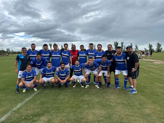"Poncho Viejo". El equipo del torneo Campa, en el que juega Emiliano Cuciuffo.