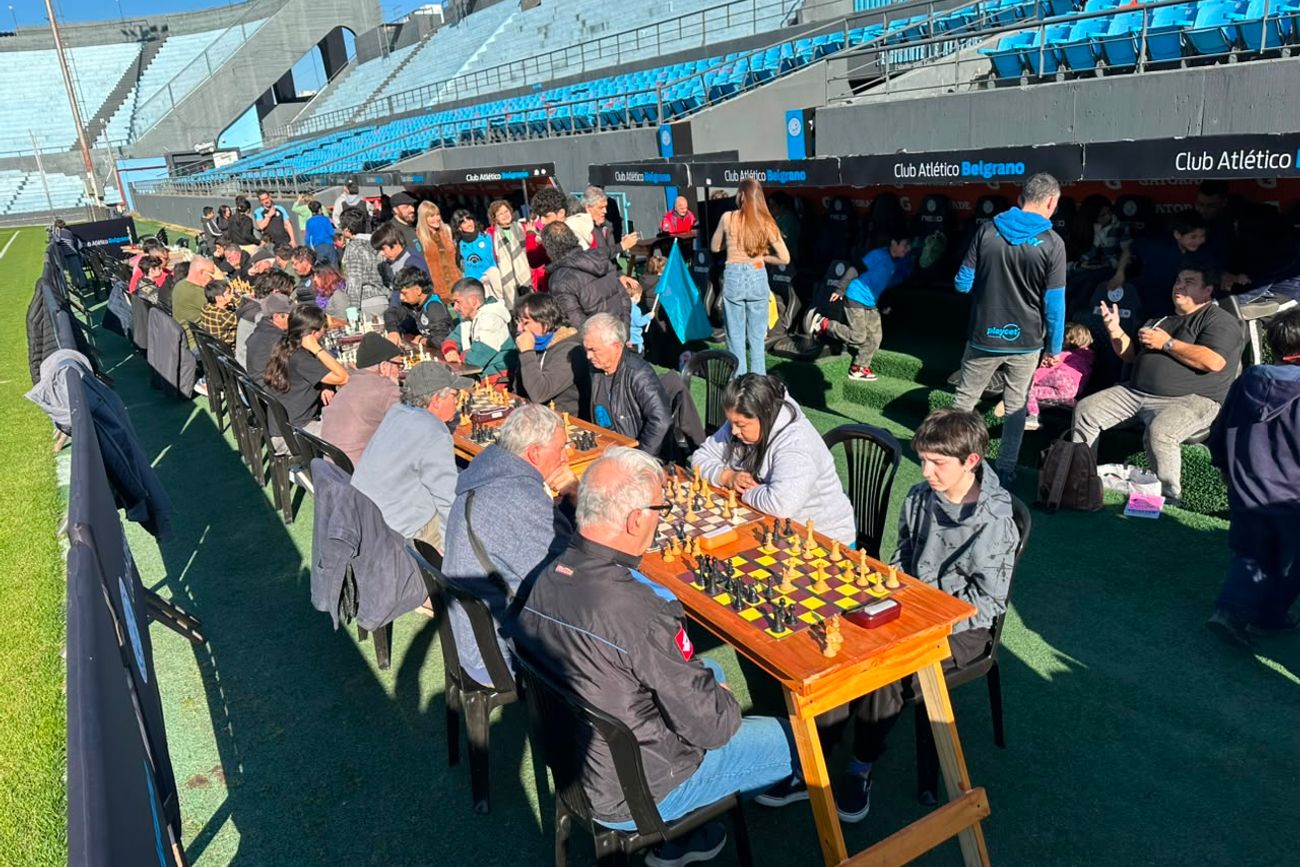 Belgrano celebró los 20 años de su Escuela de Ajedrez con un gran torneo en el Gigante de Alberdi.