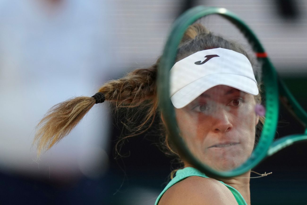 Solana Sierra logró la única victoria argentina en el día en Wimbledon y avanzó a la segunda ronda. (AP)