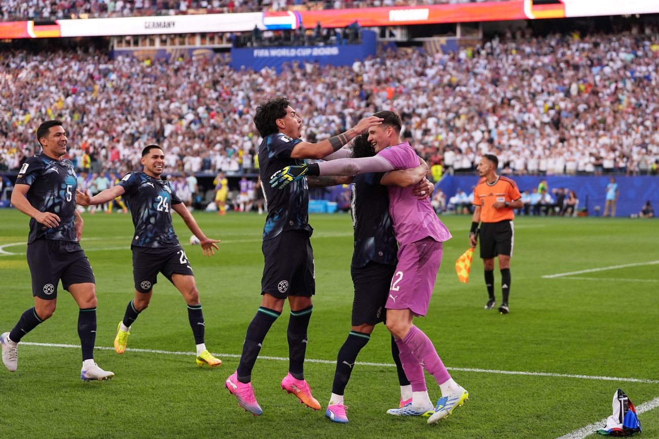 Paraguay, con dos penales atajados por Gill, arquero de San Lorenzo, superó a Alemania y se clasificó a los octavos de final del Mundial. (AP)
