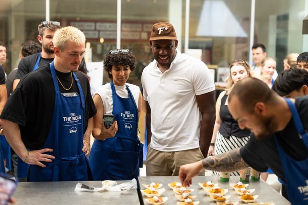 Lionel Boyce, el actor de "El Oso", recibió el premio máximo de la Guía Michelin
