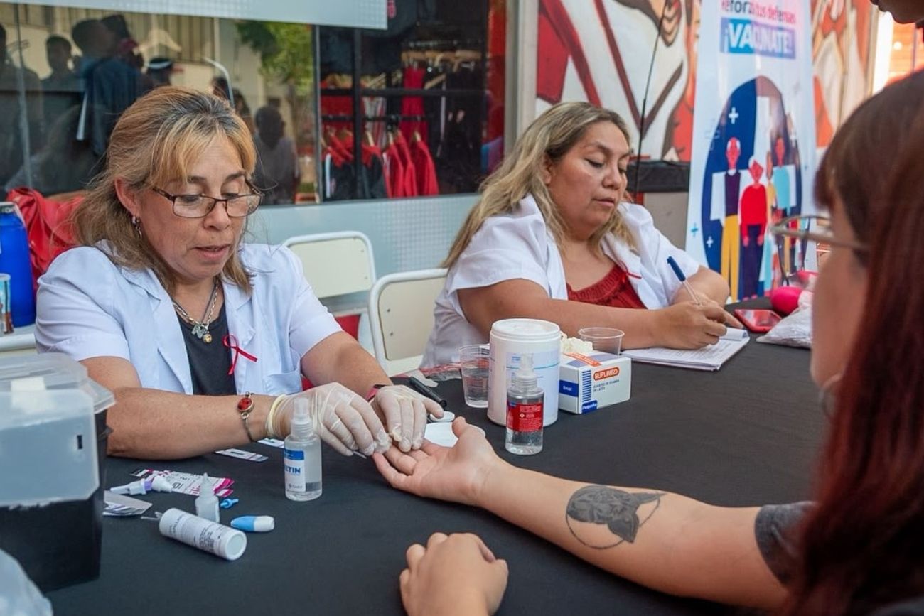 El test es simple, gratuito, voluntario, confidencial y no requiere orden médica. 
