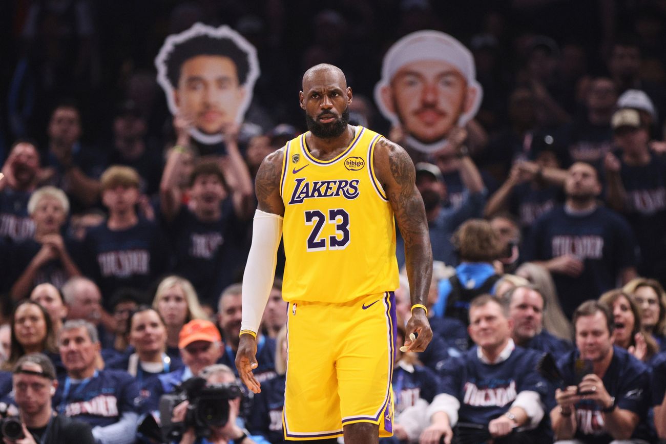 LeBron James debe decidir su futuro: si sigue en Los Angeles Lakers o cambia de equipo en la NBA. (AP)