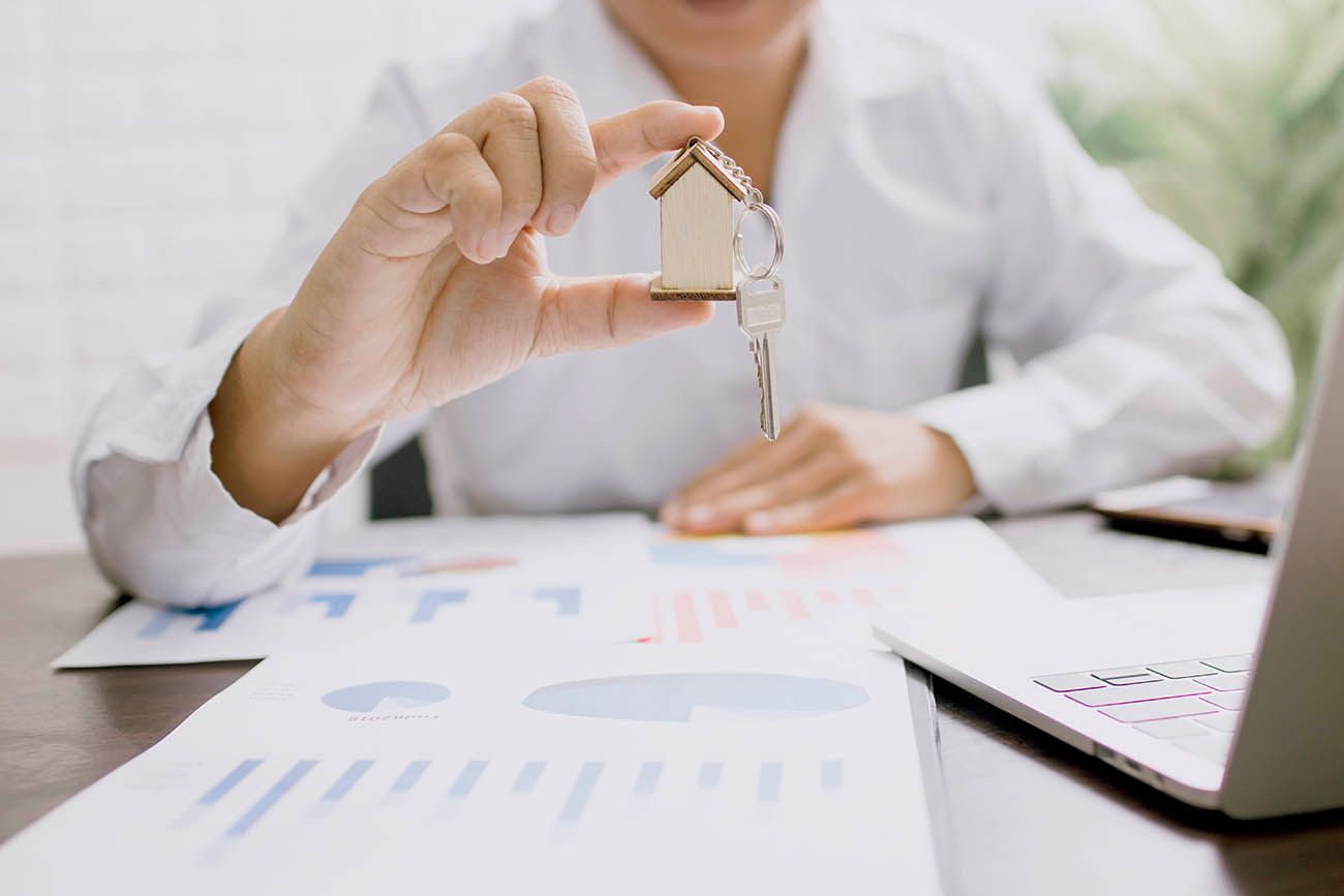 La eliminación del Impuesto a las Ganancias sobre los alquileres de vivienda permanente y la supresión del impuesto cedular sobre determinadas operaciones de venta podrían incentivar la inversión y ampliar la oferta de viviendas.