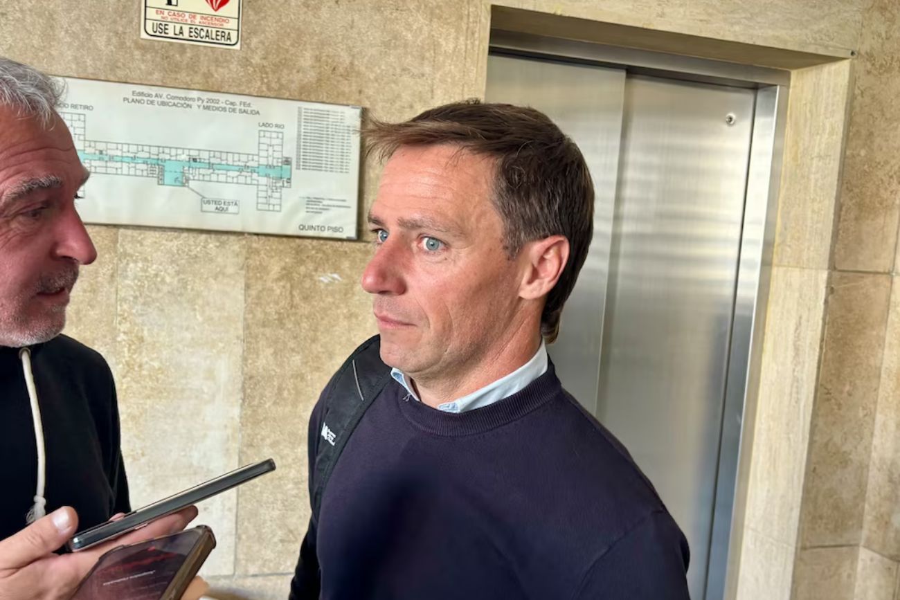 Manuel Adorni ofreció “soporte” a su contratista antes de una declaración por presunto enriquecimiento ilícito
