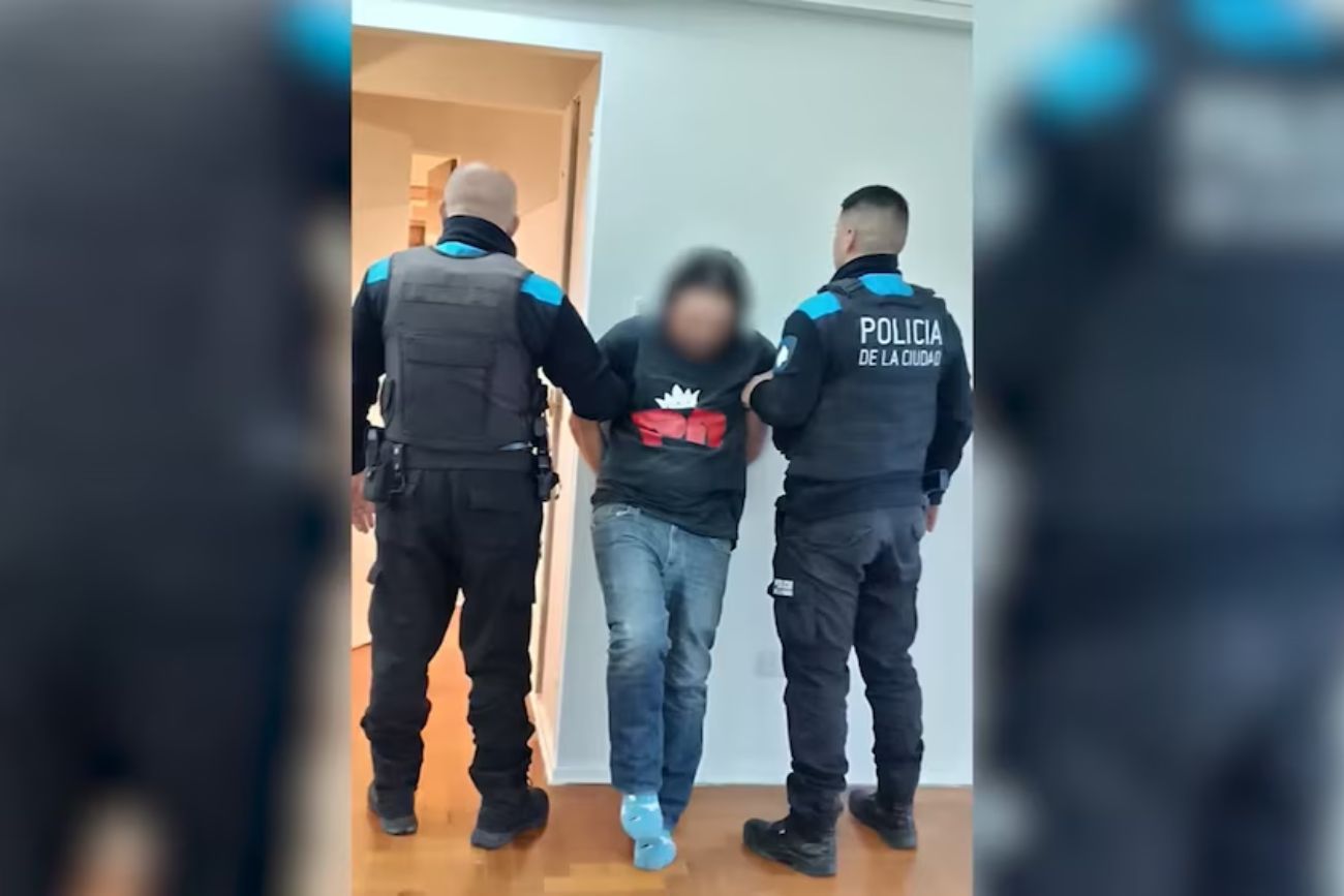 Buenos Aires: entró a robar por una ventana y la Policía lo encontró escondido en el baño
