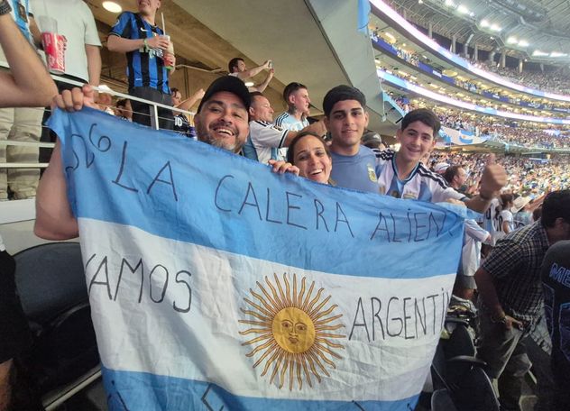 El Mundial tiene el sello de los hinchas cordobeses en cada ciudad donde juega Argentina.