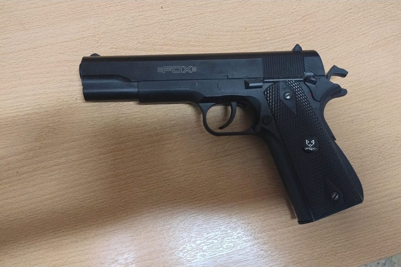 Un alumno llevó un arma de aire comprimido a un colegio de Córdoba