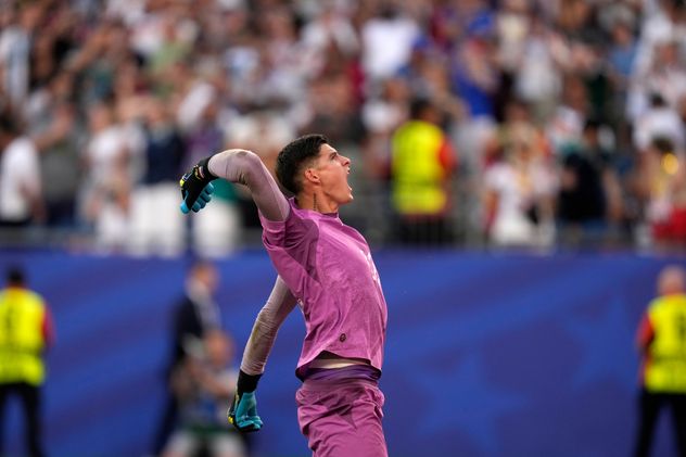 Orlando Gill se convirtió en la gran figura de Paraguay al detener dos penales en la definición ante Alemania y clasificar a octavos del Mundial.