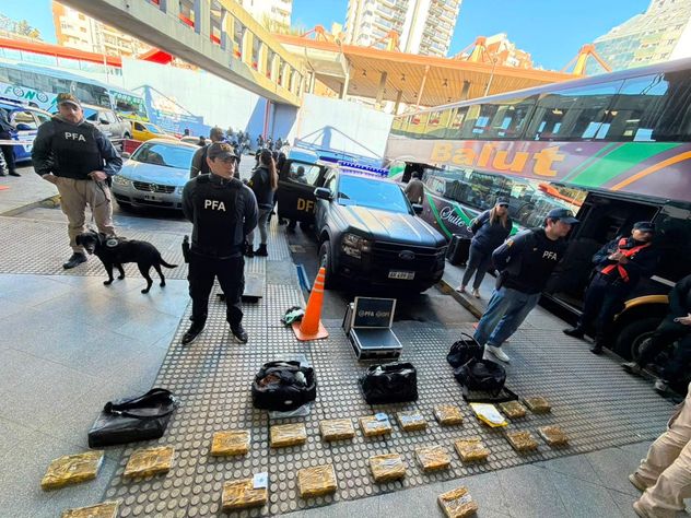 Secuestro de cocaína por parte de la Policía Federal en la Terminal de Ómnibus de Córdoba.