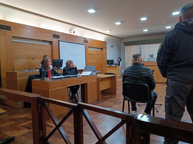 Acusadoras. Daniela Morales Leanza y Laura Battistelli, abogada querellante y fiscal de cámara. Acosador. Sebastián Guillermo "Pucho" Roqué, juzgado por cuarta vez por hechos de hostigamiento a su pareja. (Archivo) 