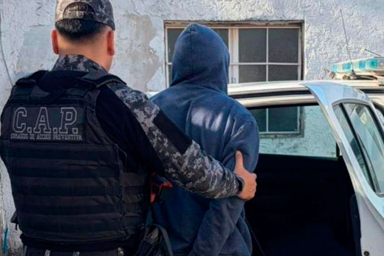 El sospechoso, al ser detenido. (Policía)