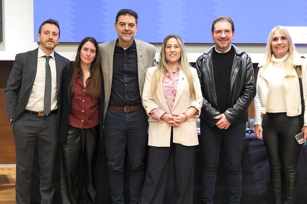 Autoridades del Colegio de Abogados de Córdoba junto a integrantes del programa “Los abogados vuelven al cole”.