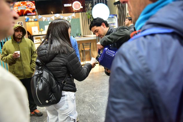 Además de la comunidad de la parroquia San José, otros grupos realizan recorridas por el Centro para acompañar a personas en situación de calle.