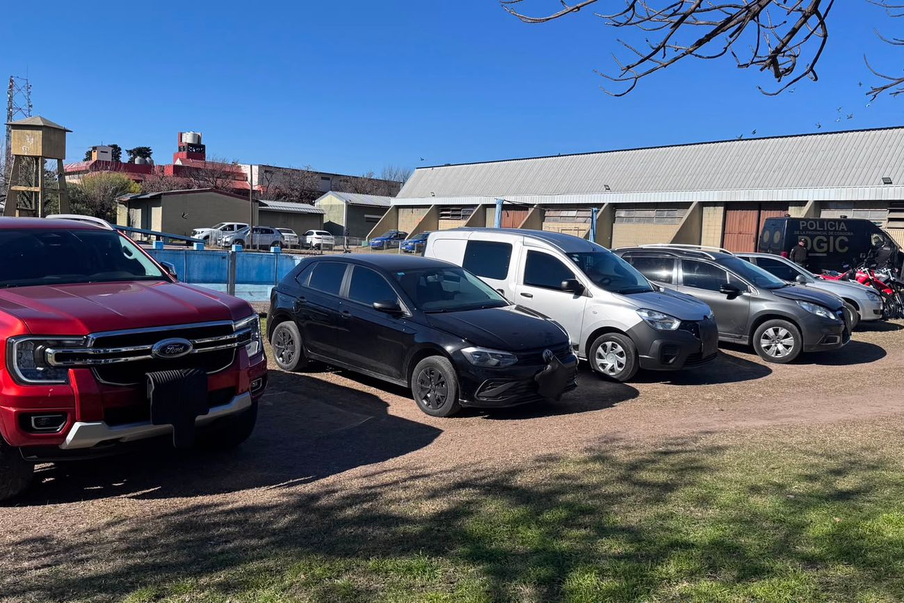 Allanamientos en Córdoba: detuvieron al líder delictivo de un grupo de escruchantes y secuestraron autos de lujo.