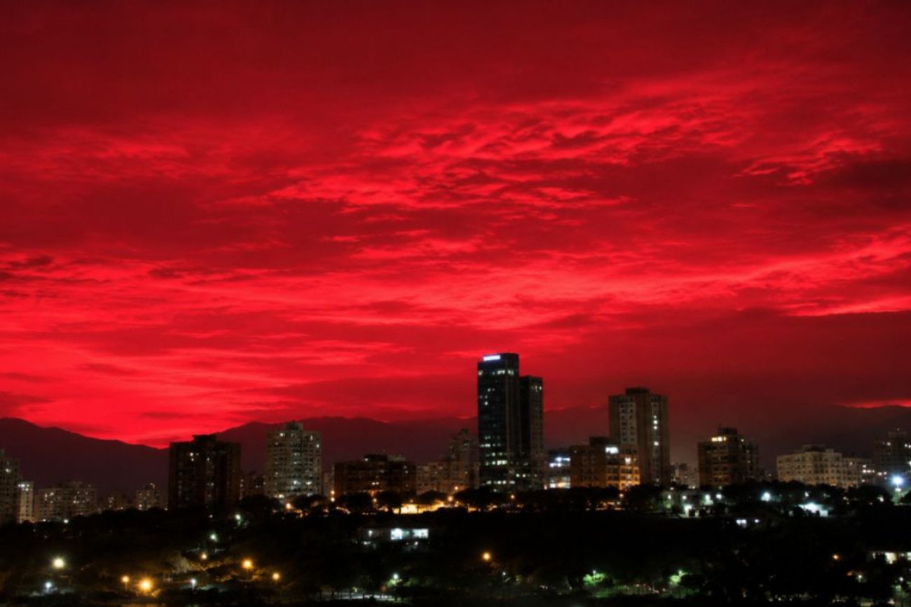 Qué significa el cielo rojo después de un terremoto, según la ciencia