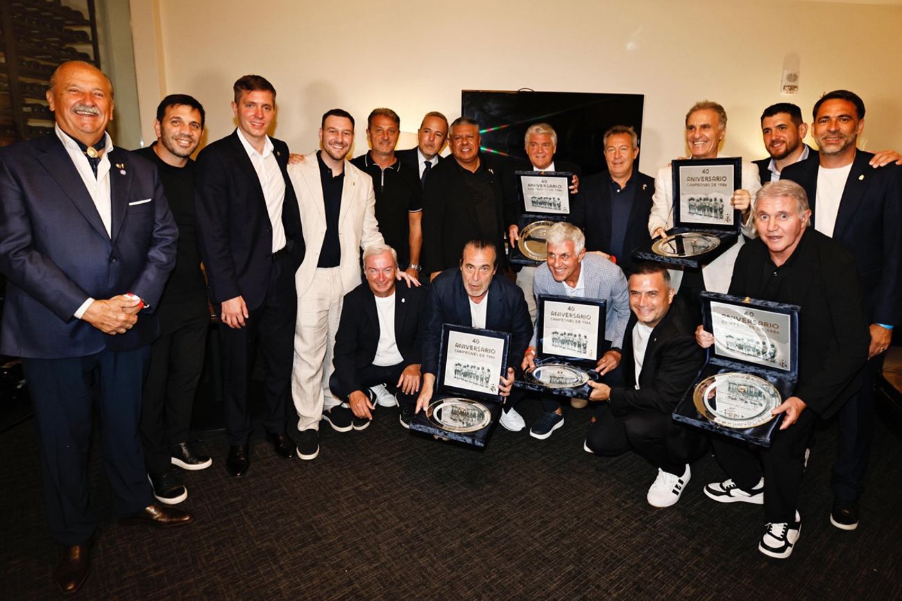 A 40 años de México 86, Tapia emocionó con un homenaje a los campeones del mundo.
