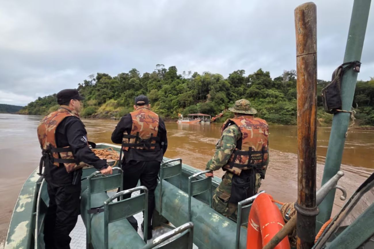 Buscan a un turista en las Cataratas del Iguazú: encontraron sus pertenencias en la Garganta del Diablo