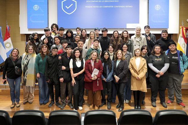 La iniciativa comenzó en 2025 y continúa este año a partir de un convenio firmado entre el Colegio y el Ministerio de Educación de la Provincia. Participan más de 120 estudiantes y docentes de escuelas secundarias. 